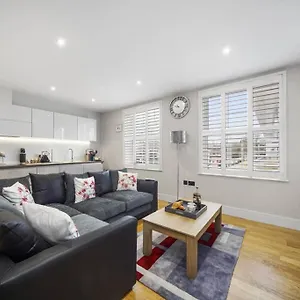 Flat 3 Bridge House Staines-upon-Thames